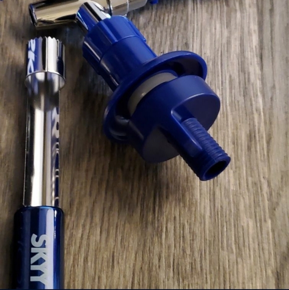 New in Box = Skyy Vodka Tap Kit - Picture 3 of 8